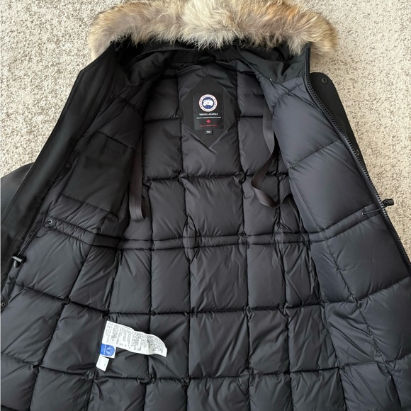 Authentic women’s Canada Goose Trillium Down Parka. Size .XS - Picture 5 of 13